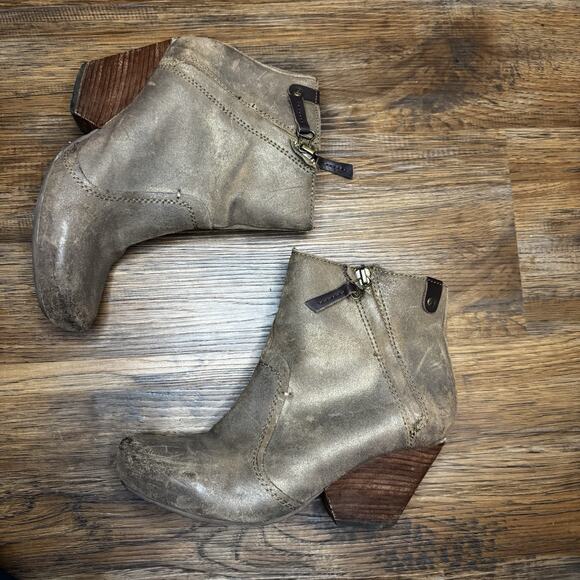 OTBT Ankle Wedge Booties Women’s 8 Distressed Leather Zip Ankle Boots - Picture 11 of 12